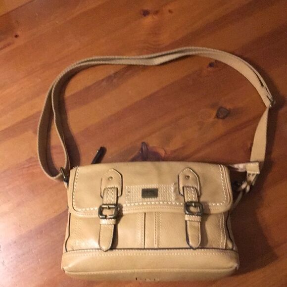 boc Handbags - BOC Tan Purse with Adjustable Strap